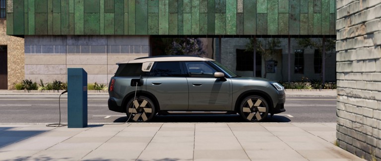 MINI all-electric Countryman – stage